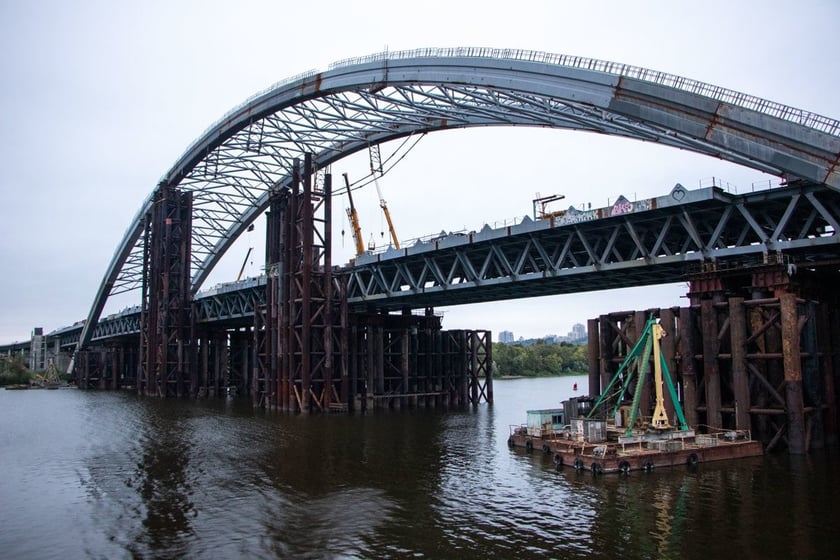 Як триває будівництво Подільсько-Воскресенського мосту в Києві