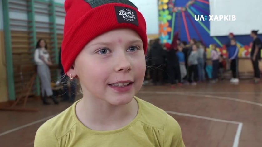 На Харківщині відомий брейкдансер навчає школярів вуличного хіп-хопу