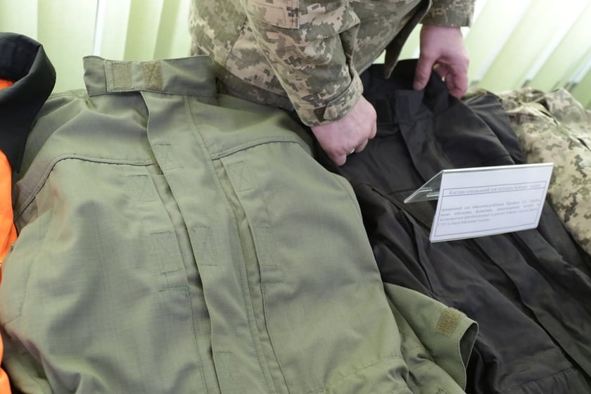 Спецкостюми, берці і кобура: які новинки отримає українське військо вже цього року