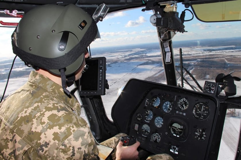 Українська ескадрилья тренувалася на Мі-8 і Мі-2 вночі у сніжну зиму
