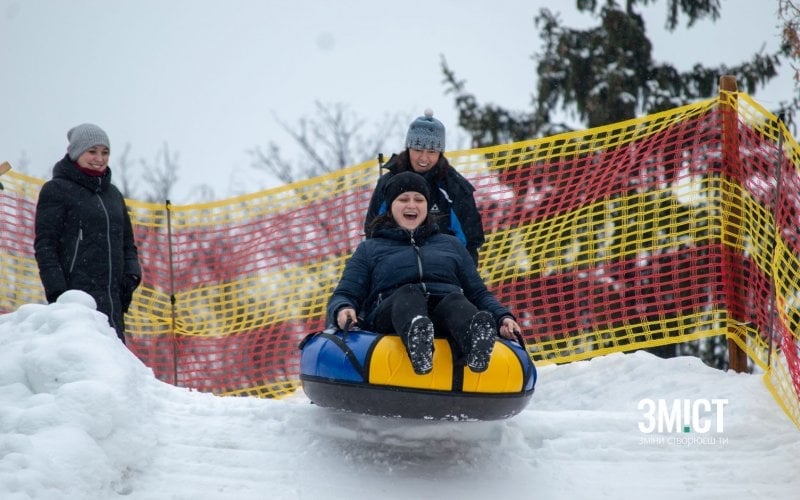 У київському парку відкрили гірку для тюбінгу