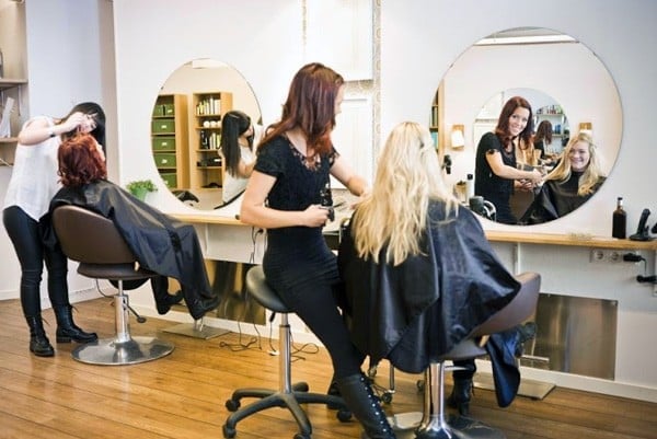 У Тернополі відкрили соціальну перукарню