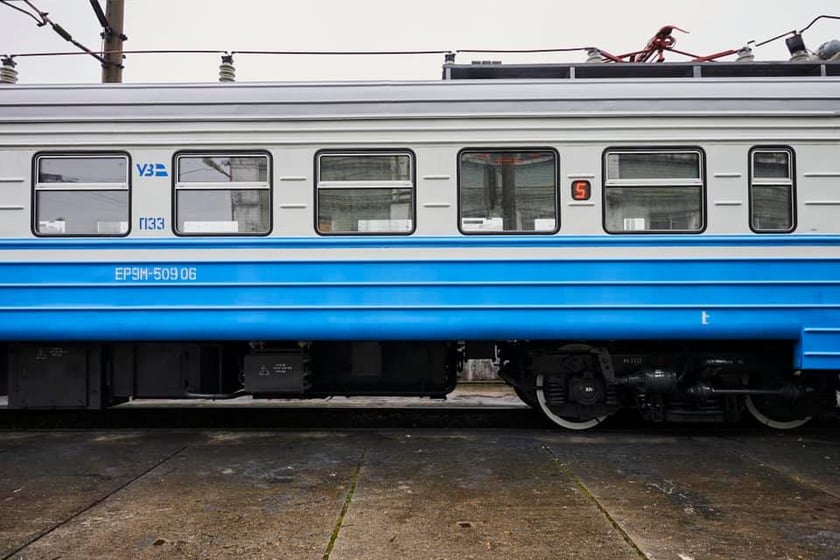 Київський ремонтний завод модернізував електричку (ФОТО)
