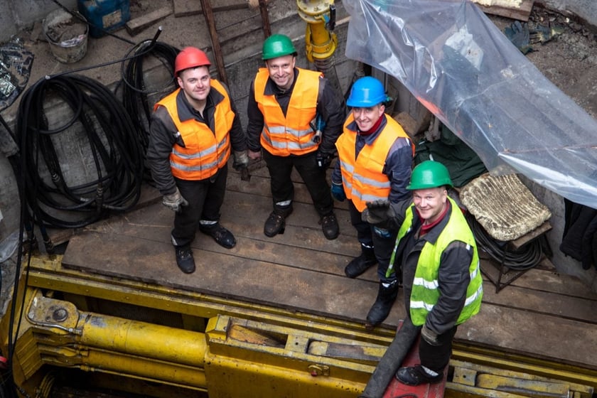 Як ремонтують каналізаційний колектор на лівому березі Києва (ФОТО)