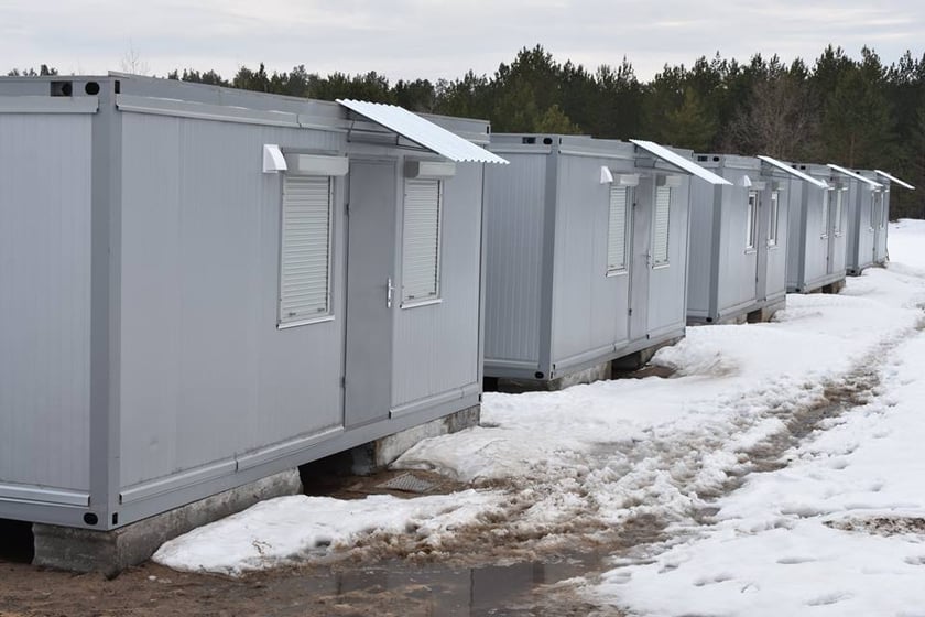 Поблизу фронту побудували модульне містечко для військових