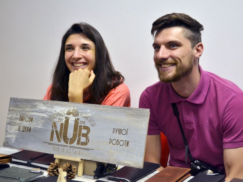 Як українець на Херсонщині налагодив виробництво крафтових гаманців