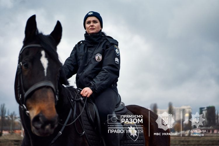МВС запустило фотопроєкт про українських правоохоронниць: «Сильні. Відважні. Рівні»