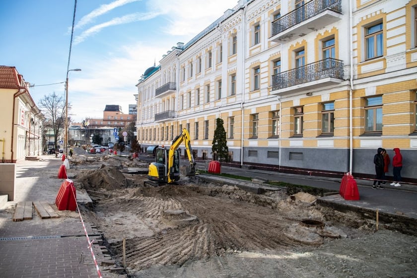 На старому Подолі в Києві кластимуть бруківку замість асфальту (ФОТО)