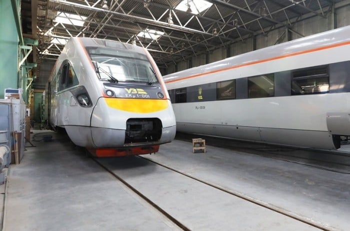 Як ремонтують електропоїзд «Тарпан» після пробігу 2 млн км (ФОТО)