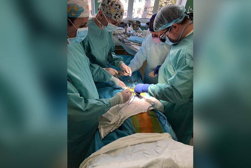 Військові кардіохірурги вперше в Україні провели унікальну операцію на серці