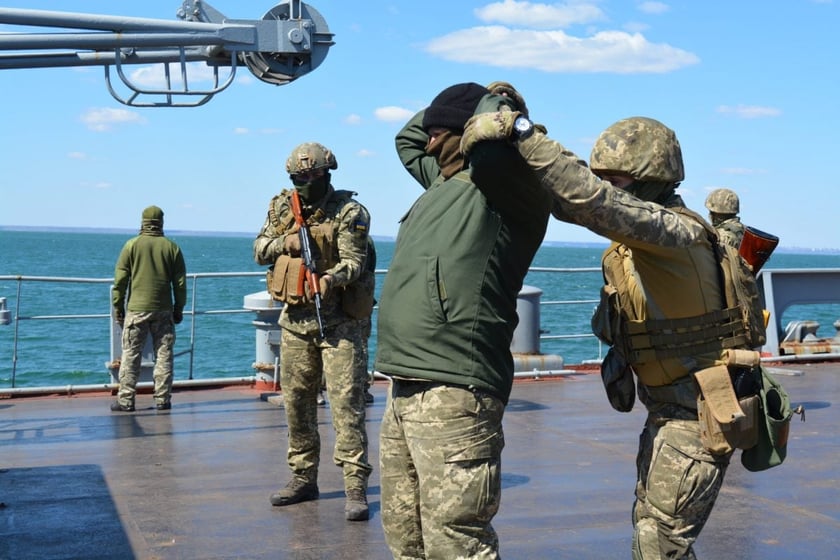 На Азовському морі військові вчилися відбивати атаку (ФОТО)