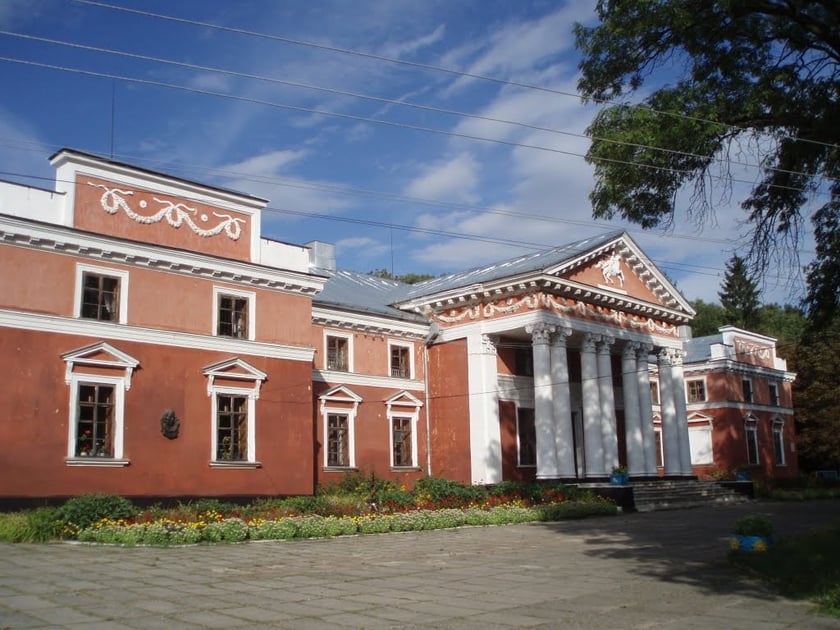 На Житомирщині ремонтують дорогу до села, де жив Бальзак