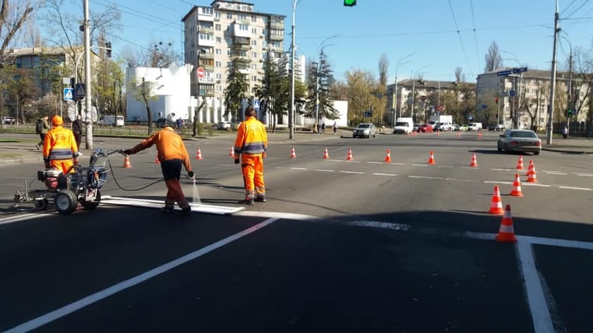 Як у Києві оновлюють неякісну дорожню розмітку (ФОТО)