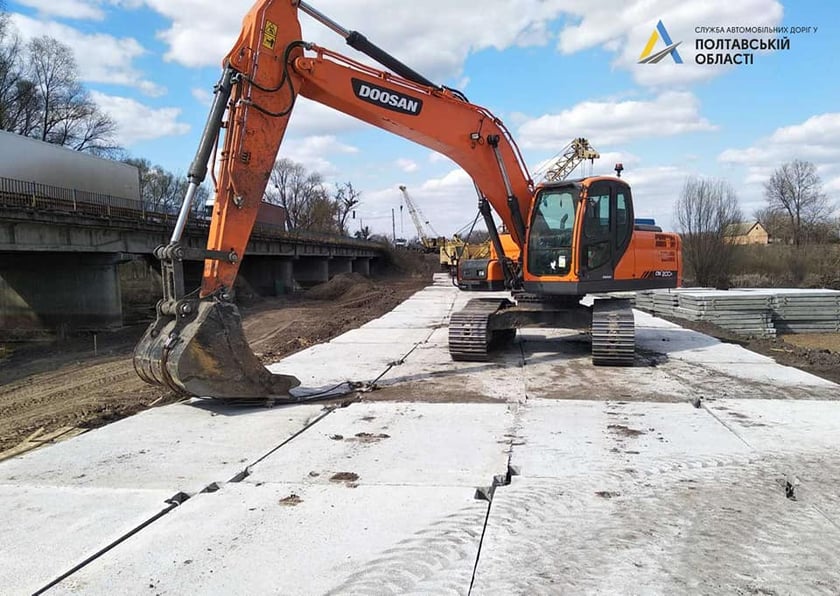 Як на Полтавщині ремонтують аварійний міст (ФОТО)
