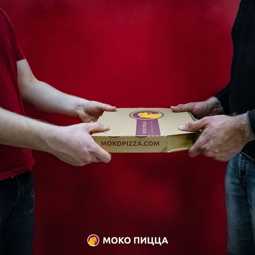 На Донеччині підприємець щодня безкоштовно роздає людям піцу: чому він це робить