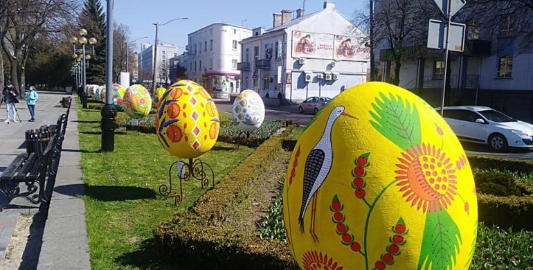 У Рівному відкрили «сад із писанок» (ФОТО)