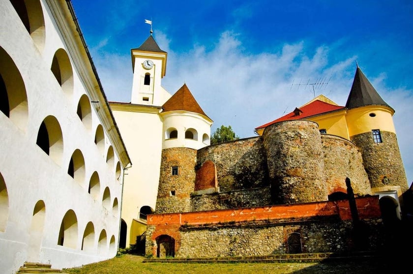 Мукачівець показав «замок Паланок» з висоти пташиного польоту (ВІДЕО)