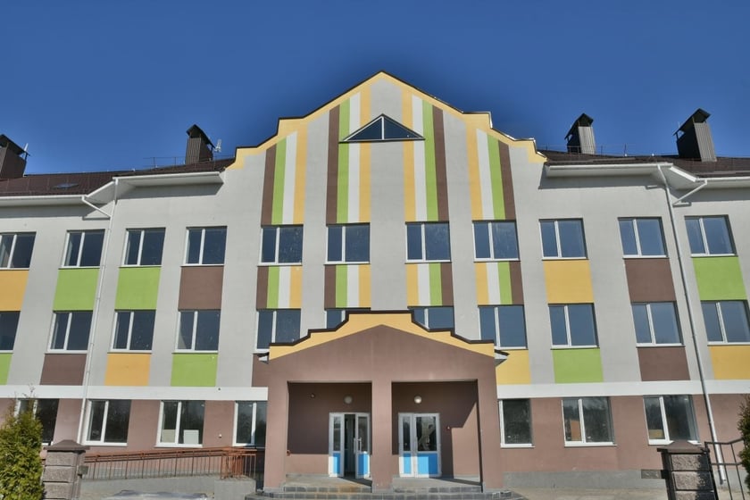 На Рівненщині добудовують триповерхову школу (ФОТО)