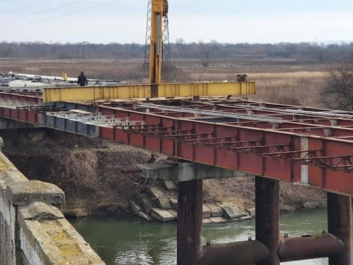 Як бетонують новий міст через Дністер на Франківщині (ВІДЕО)