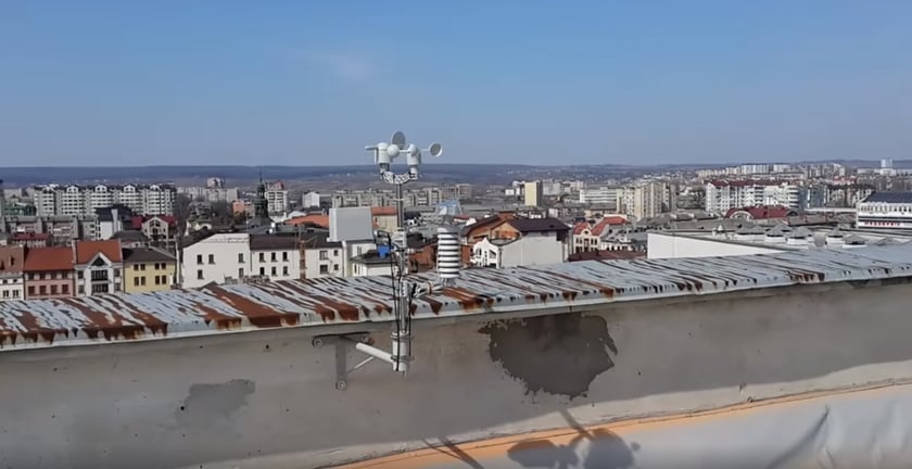 На даху міськради Франківська встановили метеостанцію