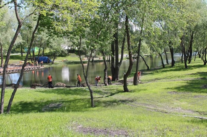 У Києві на пр. Шухевича капітально ремонтують парк (ФОТО)