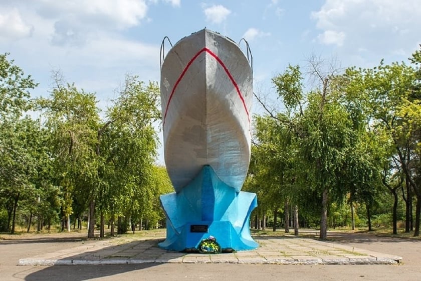 У Маріуполі оновили пам’ятник морякам-десантникам (ФОТО)