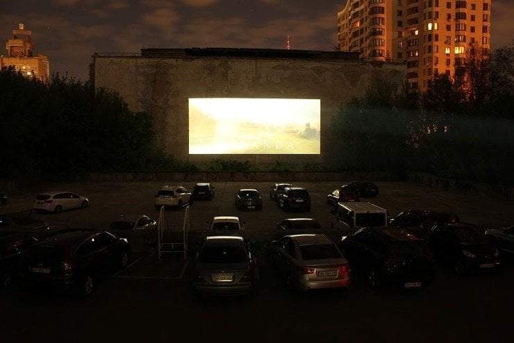 У Києві запрацював автокінотеатр