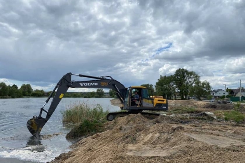 У Гостомелі на Київщині відроджують озеро і облаштовують парк