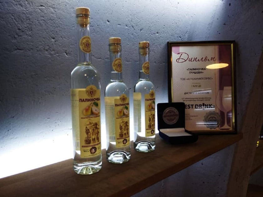 На Закарпатті запрацював завод із виготовлення фруктової горілки