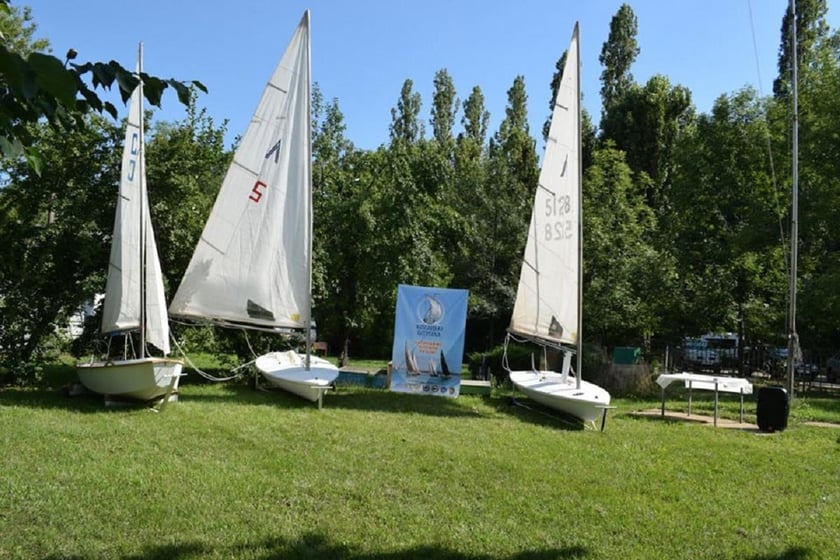 У Черкасах відкрили дитячу вітрильну школу