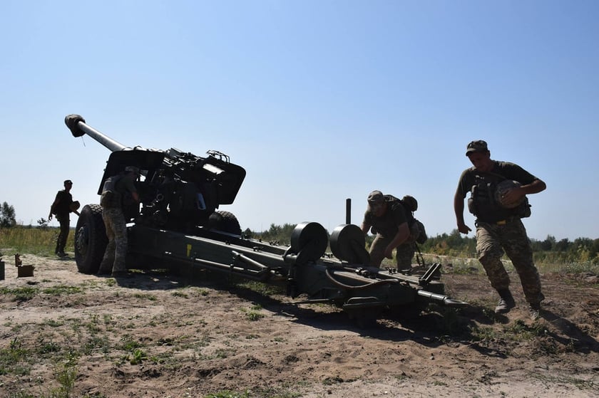 Українські артилеристи провели навчання з гаубицями Мста-Б (ФОТО)