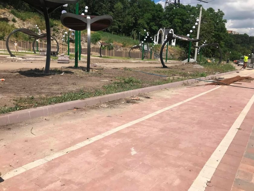 З велодоріжкою й амфітеатром: як оновлюють набережну в Житомирі (ФОТО)