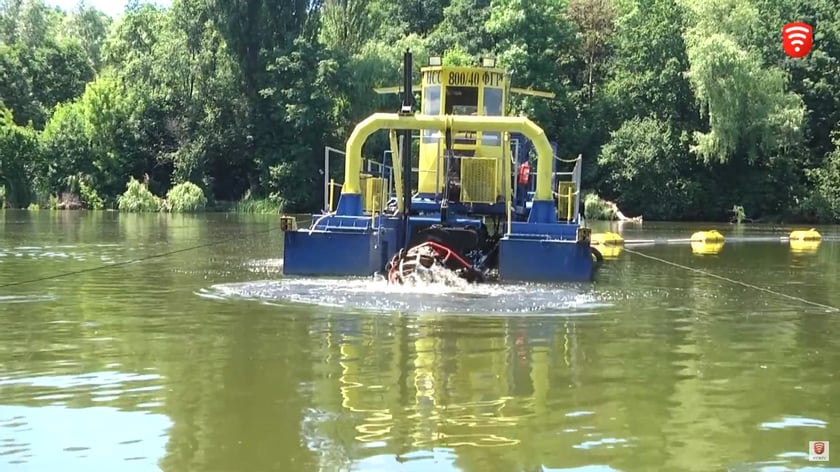 Із дна Південного Бугу у Вінниці вивезли 800 вантажівок намулу (ВІДЕО)