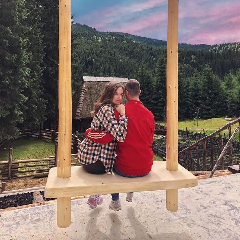 На Прикарпатті встановили найвищу гойдалку в Україні (ФОТО)