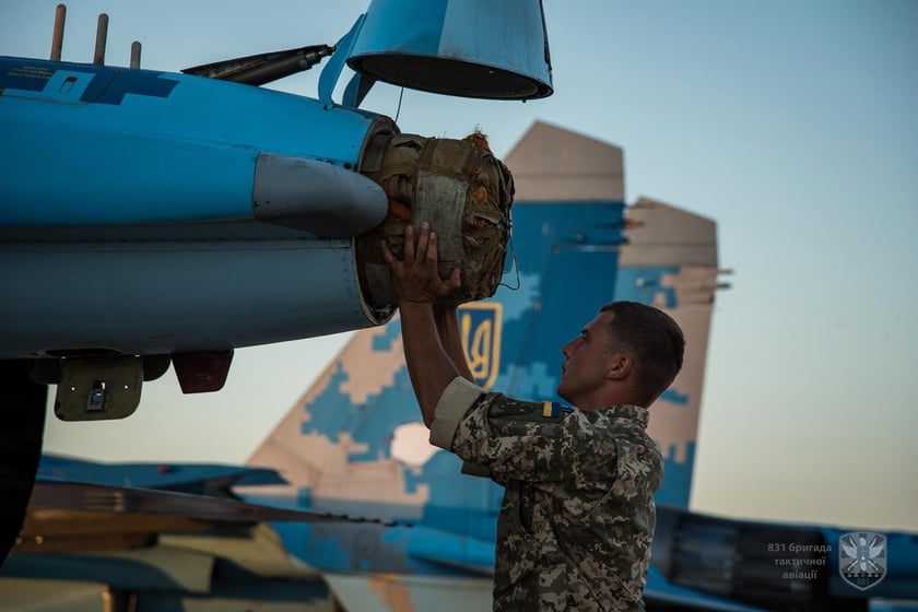 Польоти вночі в складних метеоумовах: як тренується авіація ЗСУ (ФОТО)