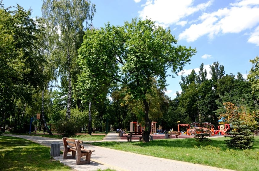 У Києві оновили ще один сквер: як він виглядає (ФОТО)