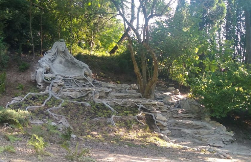 У Кременецькому ботсаду відкрили «Трон природи»