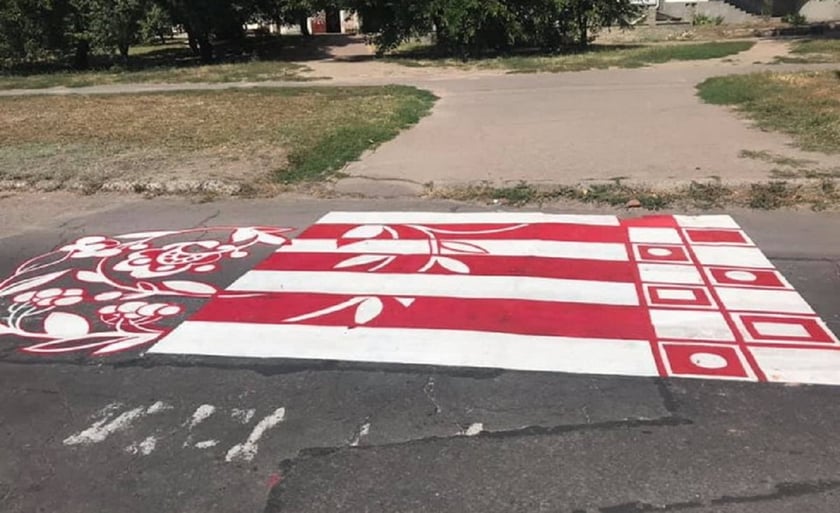 У Черкасах розмалювали пішохідний перехід біля дитячої лікарні (ФОТО)