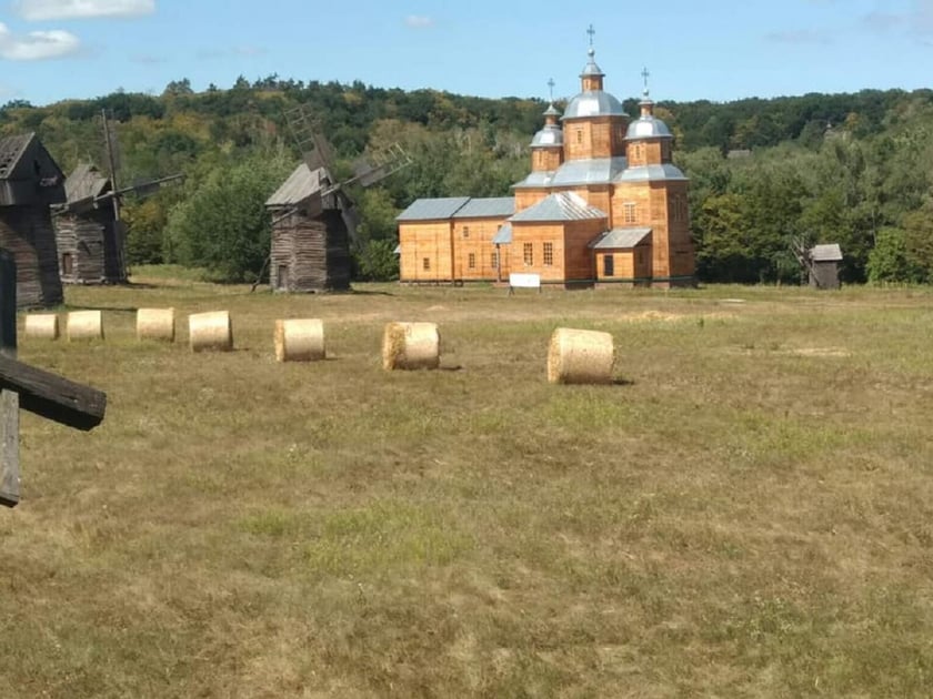 Київський музей створив дивовижну фотозону із сіна