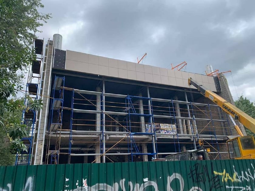 У Києві на Русанівці ремонтують Європейський культурний центр «Краків»