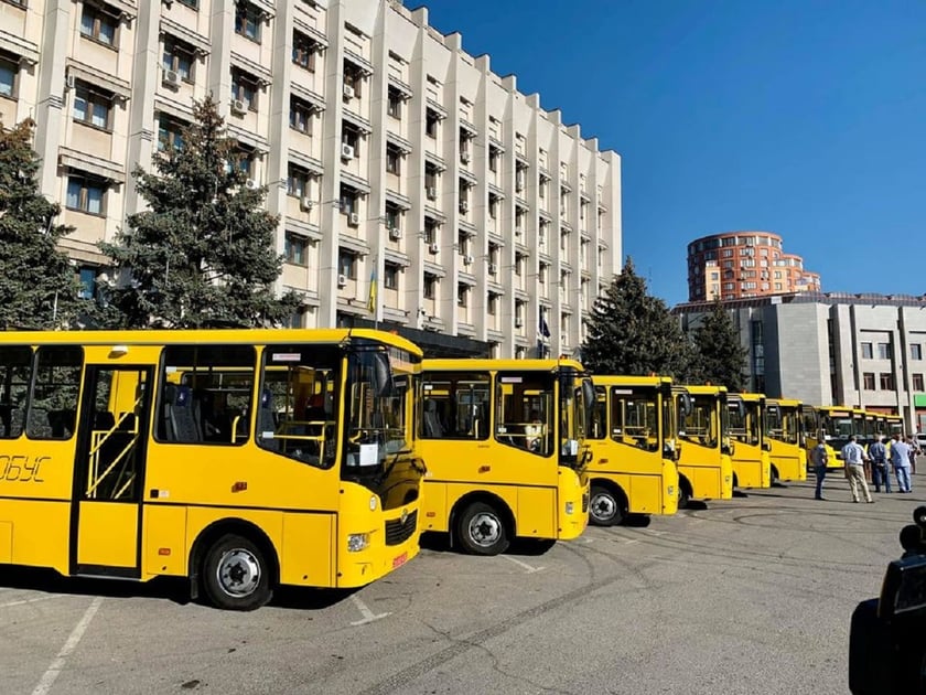 Одещина отримала 12 нових шкільних автобусів