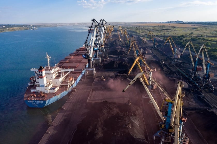 Порт «Південний» достроково виконав річний план з обробки вантажів