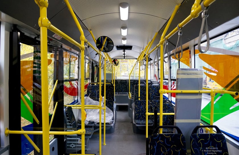 Xepcoн пpидбaє 50 тpoлeйбуciв