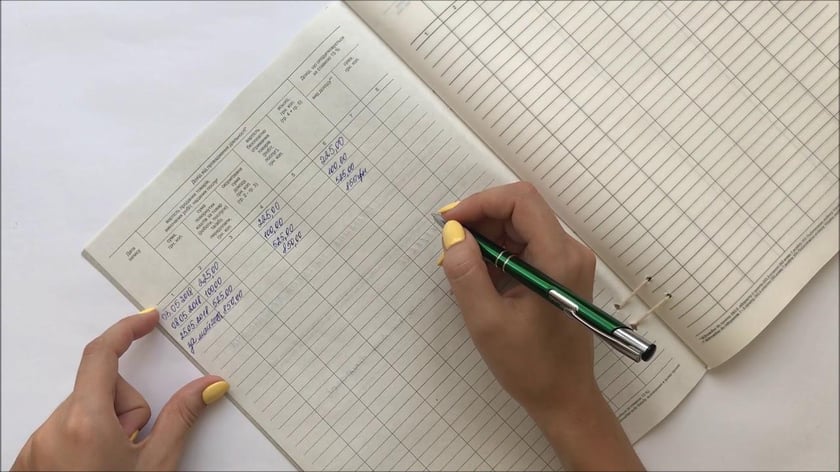 В Україні скасували паперову книгу обліку для ФОПів