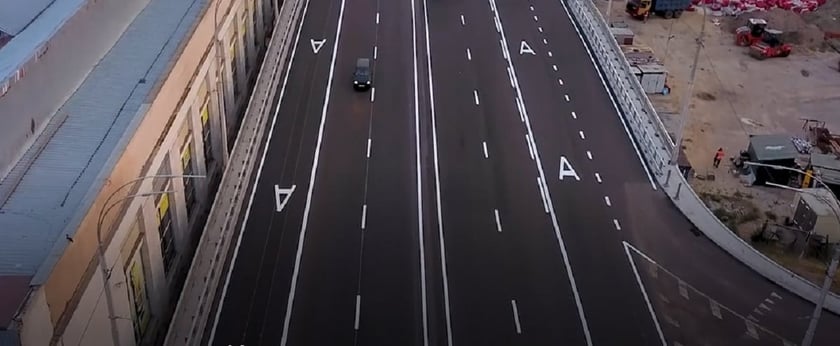 У Києві на Шулявський шляхопровід нанесли постійну розмітку (ВІДЕО)