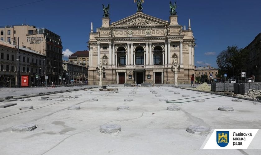 Коли у Львові перед Оперним театром облаштують новий сухий фонтан