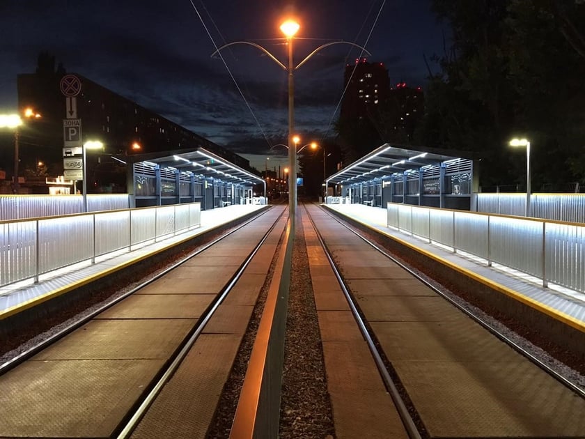 У Києві реконструювали трамвайну зупинку «Бульвар Кольцова» (ФОТО)