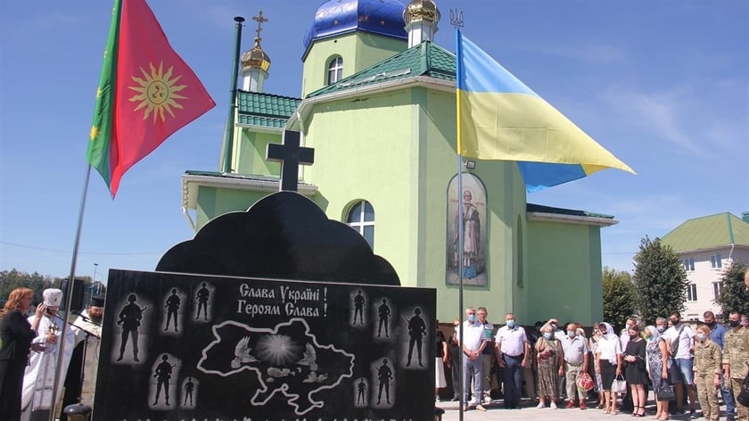 На Вінниччині встановили стелу пам’яті Героїв, які загинули за Україну (ФОТО)