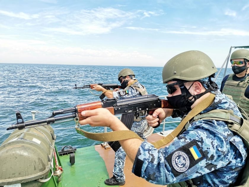 Морська охорона провела комплексні стрільби в морі (ВІДЕО)