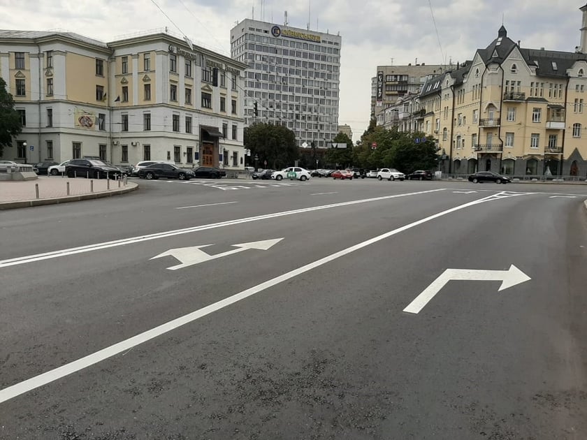 У Києві на Алеї Героїв Крут відремонтували дорогу